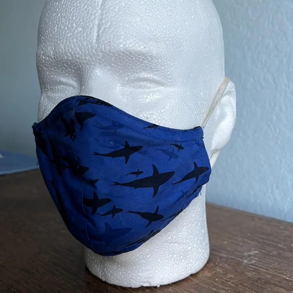 Package of 4 Kids Size Masks 😷 1- Reusable (Never Used) 3- Disposable